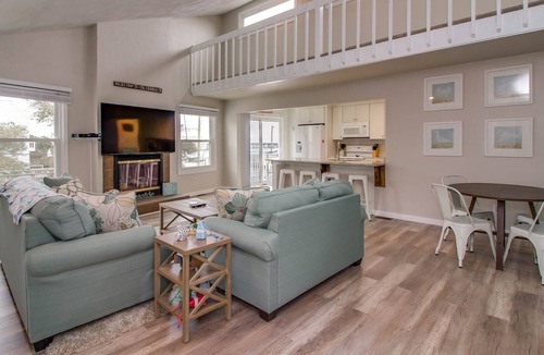Chic's Beach Condo | Bayview Escape at Chic Beach