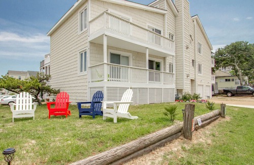 Chic's Beach Condo | Bayview Escape at Chic Beach