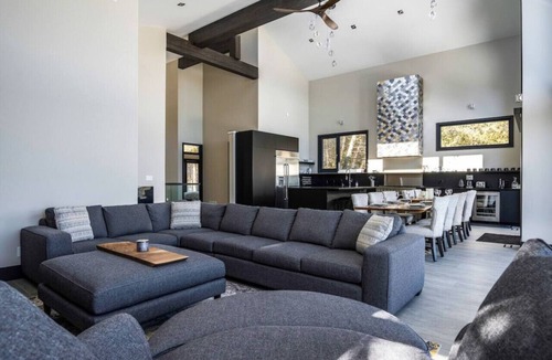 Meaford Cottage | Bayview Oasis: Luxe Lakeside Escape w/Pickleball
