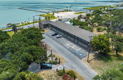 Fulton Condo | Bayview Paradise | Dog Friendly + Pool & Pier Access!