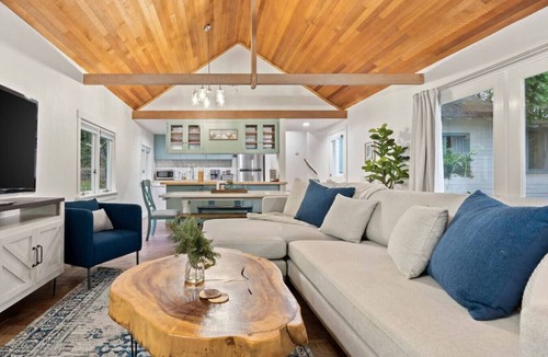 Bremerton House | BayView Retreat w/Waterfall and Beach Access