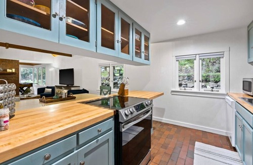 Bremerton House | BayView Retreat w/Waterfall and Beach Access