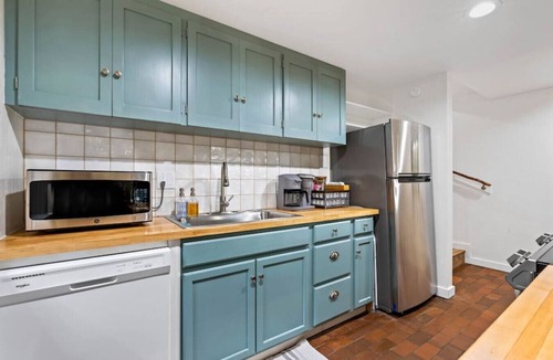 Bremerton House | BayView Retreat w/Waterfall and Beach Access