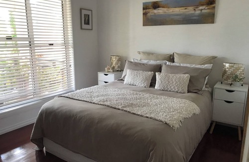 Soldiers Point Bed & Breakfast | Bayviews Bed and Breakfast Port Stephens