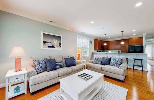 Selbyville Condo | Bayville Shores townhome with a modern interior, AC, & W/D - pool access