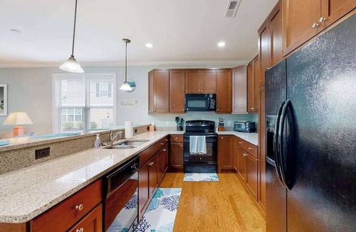 Selbyville Condo | Bayville Shores townhome with a modern interior, AC, & W/D - pool access
