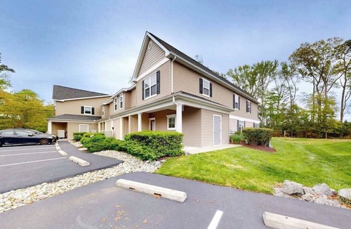 Selbyville Condo | Bayville Shores townhome with a modern interior, AC, & W/D - pool access