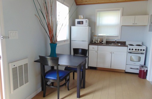 Hampton Bays Hotel | Baywatch Hotel & Marina