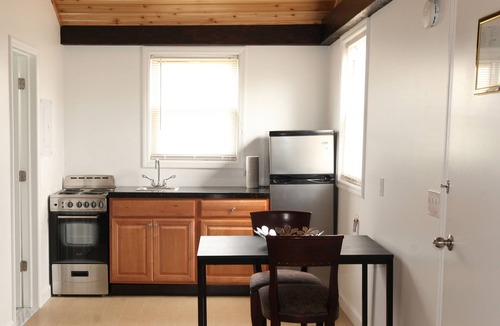 Hampton Bays Hotel | Baywatch Hotel & Marina