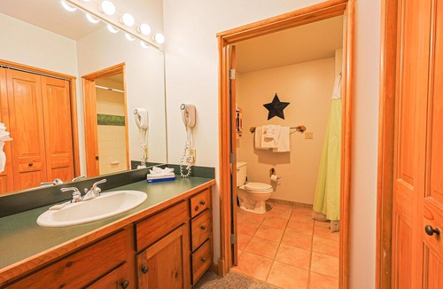 River Run Hotel | BBCS Black Bear Lodge Deluxe 2Bed 2Bath
