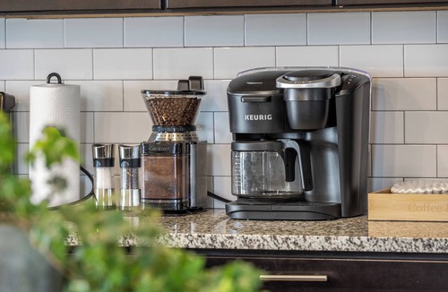 Evanston House | BBQ Central A/C Patio Fully Stocked Gourmet Kitchen Zero Rug