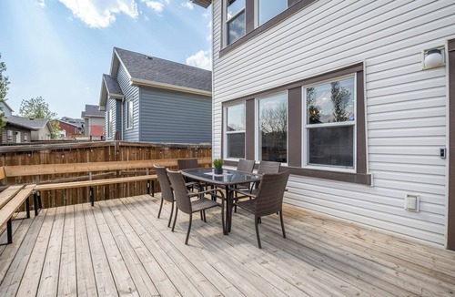 Evanston House | BBQ Central A/C Patio Fully Stocked Gourmet Kitchen Zero Rug
