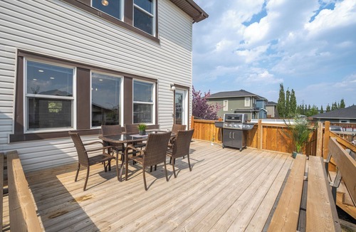 Evanston House | BBQ Central A/C Patio Fully Stocked Gourmet Kitchen Zero Rug