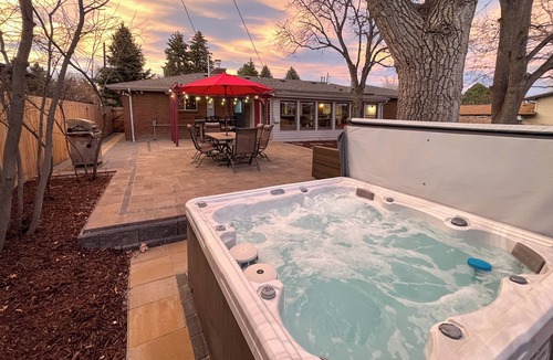 Lamar Heights Area House | BBQ, Hot Tub, Patio, Sunroom + Games!