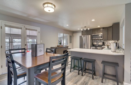 Lamar Heights Area Cottage | Bbq, Hot Tub, Patio, Sunroom + Games!