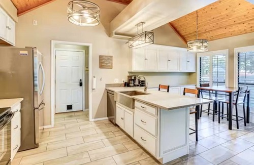 Bedford House | BBQ Ready Firepit, Pool, Perfect Location