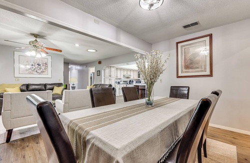 Edgar House | BBQ Ready: Hawthorne Home w/Screened-In Patio