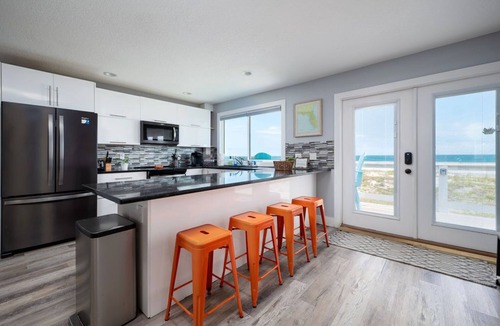 Jacksonville Beach Condo | Be A Nomad | 4 Unit Oceanfront Building | Sleeps 26 | Jacksonville Beach