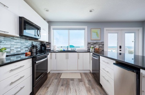 Jacksonville Beach Condo | Be A Nomad | 4 Unit Oceanfront Building | Sleeps 26 | Jacksonville Beach