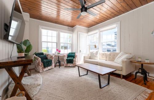 Jacksonville Beach Apartment | Be A Nomad - Beach Bliss - Close to beach