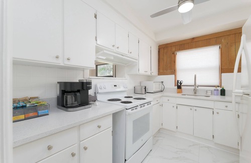 Lakewood House | Be A Nomad/Cozy 3BR w/Big Yard & Parking