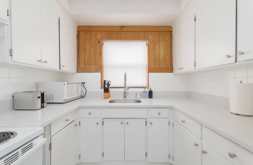 Lakewood House | Be A Nomad/Cozy 3BR w/Big Yard & Parking