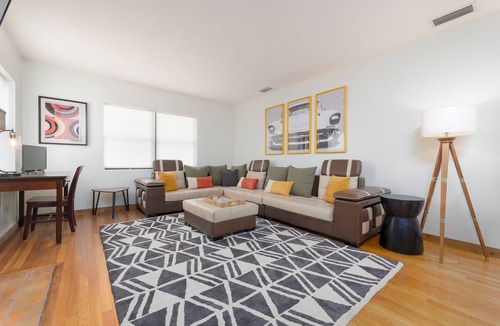 Lakewood House | Be A Nomad/Cozy 3BR w/Big Yard & Parking