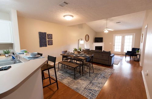 Martinez Condo | Be Home - spacious condo w/parking