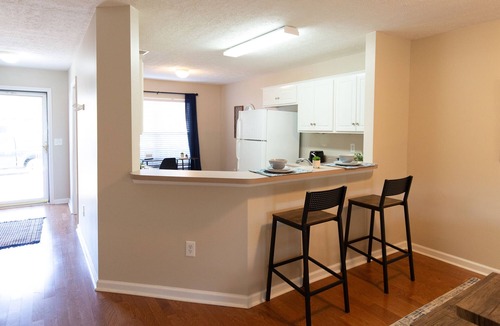 Martinez Condo | Be Home - spacious condo w/parking