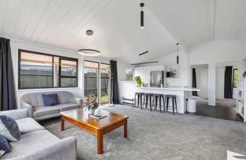 Lynmore House | Be Rude Not To