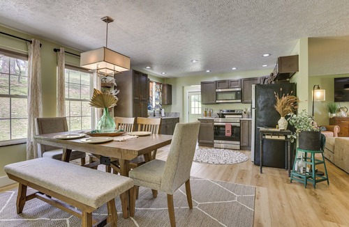 Laurelville House | 'Be Still in the Hills' Laurelville Home, Hot Tub