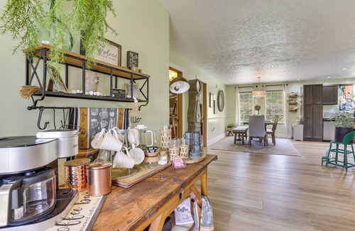 Laurelville House | 'Be Still in the Hills' Laurelville Home, Hot Tub