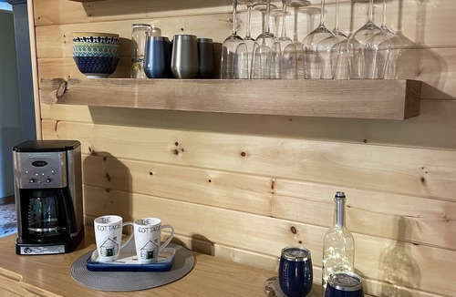 Broadbent Cottage | Be Still On the Bay Cottage- Just steps from the Water!