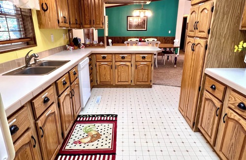 Kearney House | Be Well Bunkhouse - Tranquil Home with Rustic Charm & Homey Touches