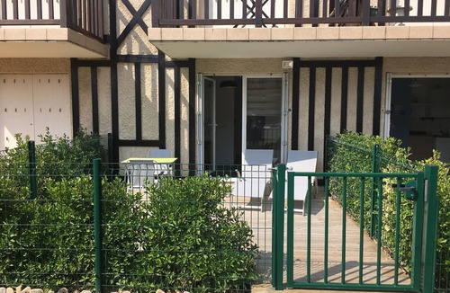 Merville-Franceville-Plage Apartment | Beachfront Studio in Merville-Franceville with Terrace for 3 Guests