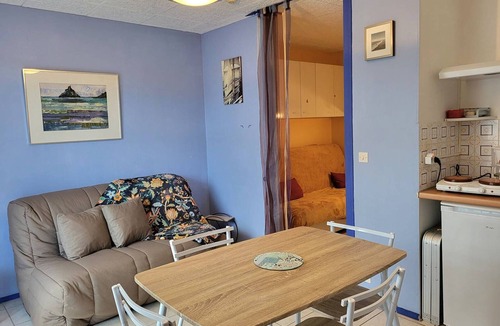 Merville-Franceville-Plage Apartment | Beachfront Studio with Direct Access & Private Parking