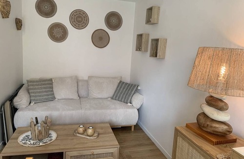 Merville-Franceville-Plage Apartment | Beachfront Duplex for 4 with Balcony & Free Parking