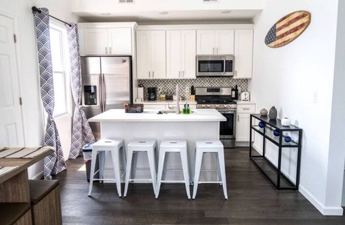 Ventnor City Apartment | Beach 2 blocks with parking and Patio