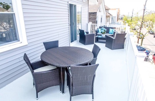 Ventnor City Apartment | Beach 2 blocks with parking and Patio
