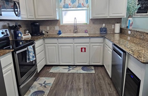 Bella Vista House | Beach 2 minutes , ocean views, community pool, hot tub & game room
