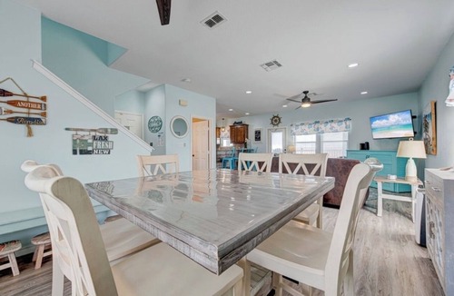 Bella Vista House | Beach 2 minutes , ocean views, community pool, hot tub & game room