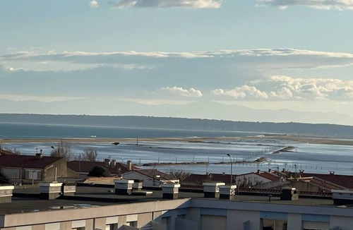 Port-la-Nouvelle Apartment | Beach 200m away - Bright T2 with fast Wifi
