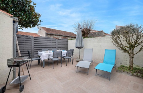 La Rogere Ski Chalet | Beach 200m , house, for 4 people.