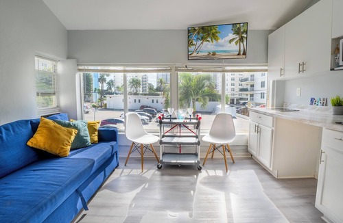 Hollywood South Central Beach Apartment | Beach #4 - B Few steps to the beach with pool