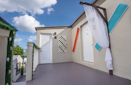 Hollywood South Central Beach Apartment | Beach #4 - B Few steps to the beach with pool