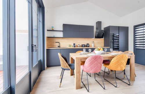 La Gueriniere House | Beach 400 m away - House for 4 with terrace