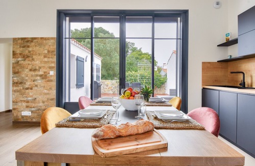 La Gueriniere House | Beach 400 m away - House for 4 with terrace