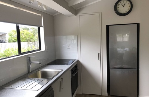 Matarangi House | Beach A 5 Minute Walk Away!