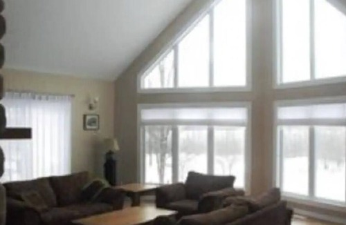Lac Sainte-Marie Ski Chalet | Beach Access - 3 min to Golf, 5 min to Biking, 2 Kayaks, High Speed Internet