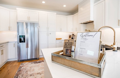 Camano Island House | Beach Access, Chef’s Kitchen, Rain Shower, Peloton